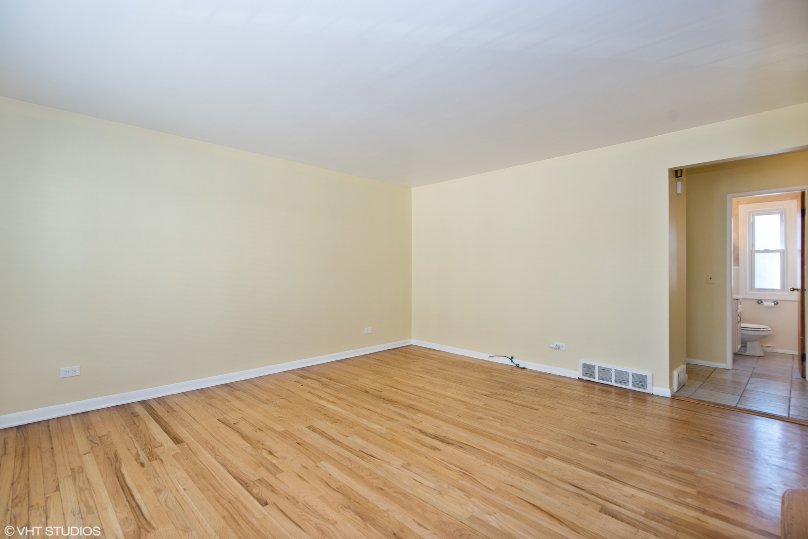 9509 Gross Point Road, Unit E Skokie, IL 60076 - Photo 2 of 14