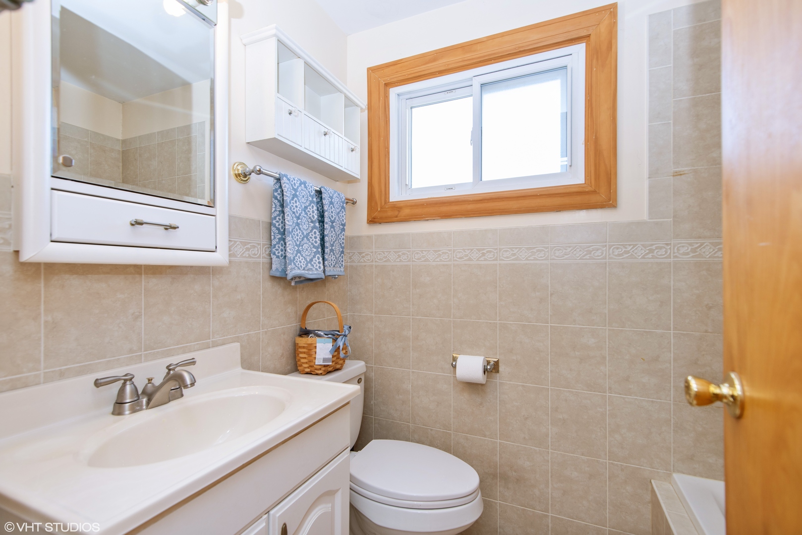9509 Gross Point Road, Unit E Skokie, IL 60076 - Photo 11 of 14