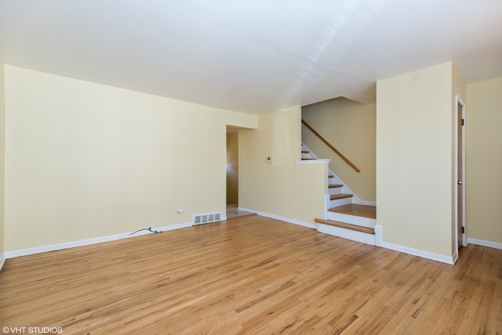 9509 Gross Point Road, Unit E Skokie, IL 60076 - Photo 3 of 14