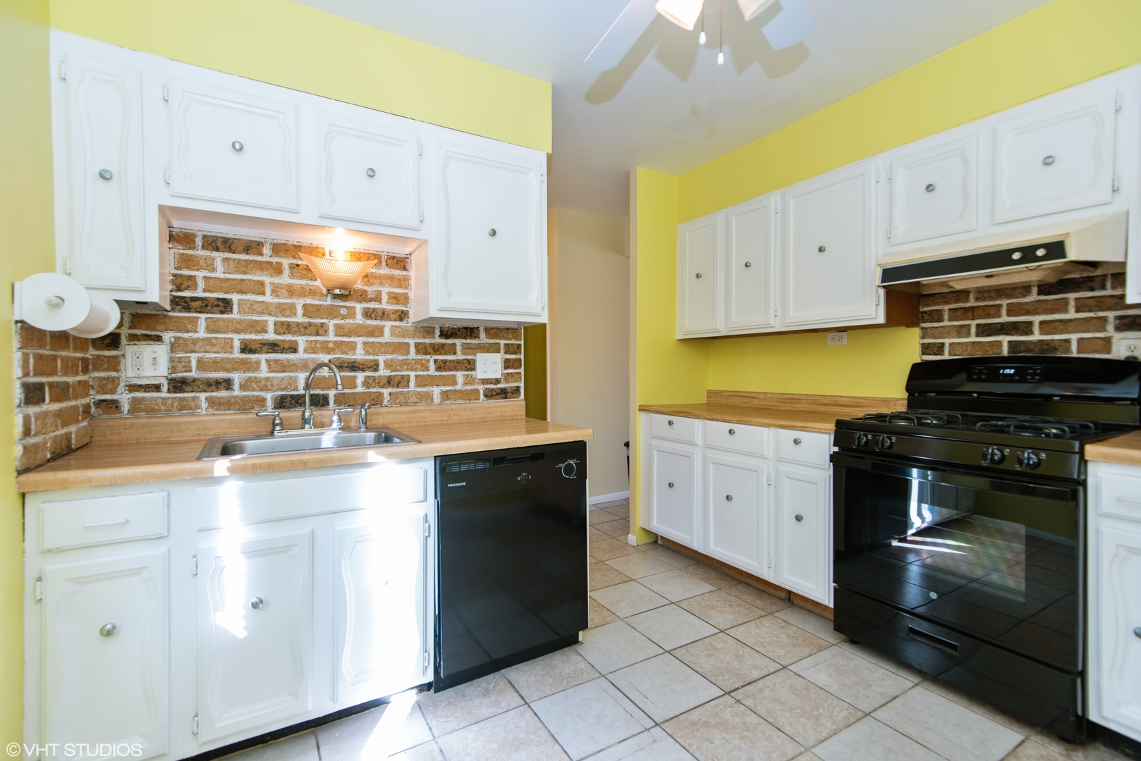 9509 Gross Point Road, Unit E Skokie, IL 60076 - Photo 6 of 14