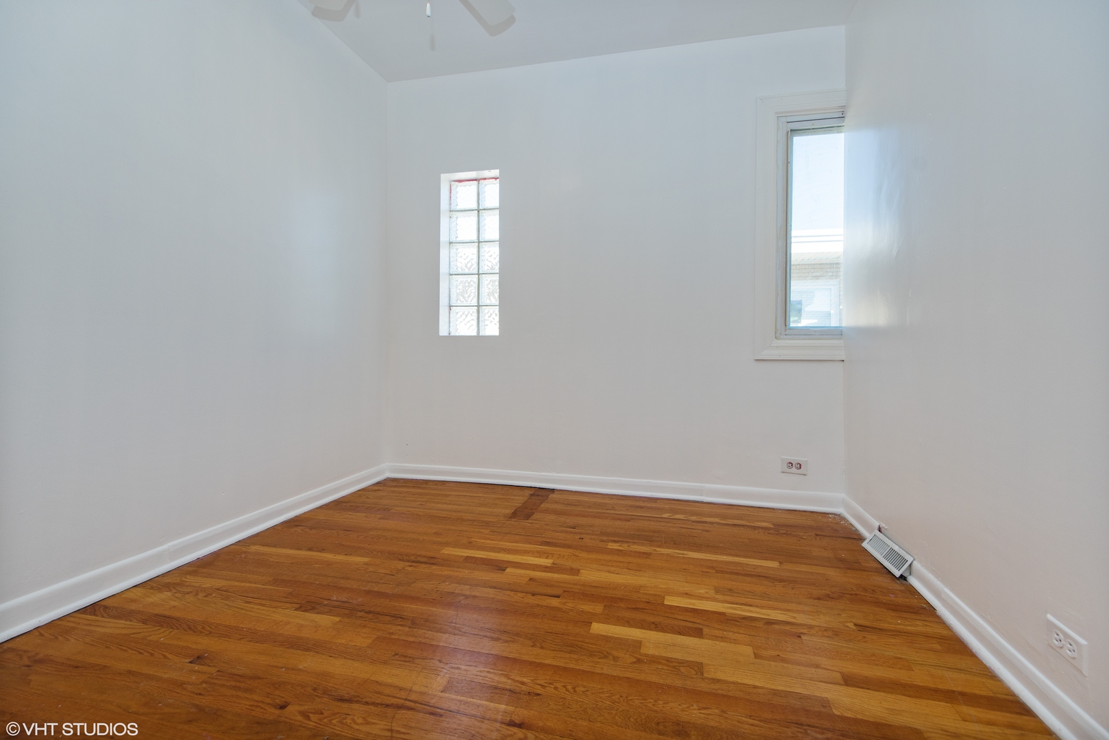 9509 Gross Point Road, Unit E Skokie, IL 60076 - Photo 9 of 14