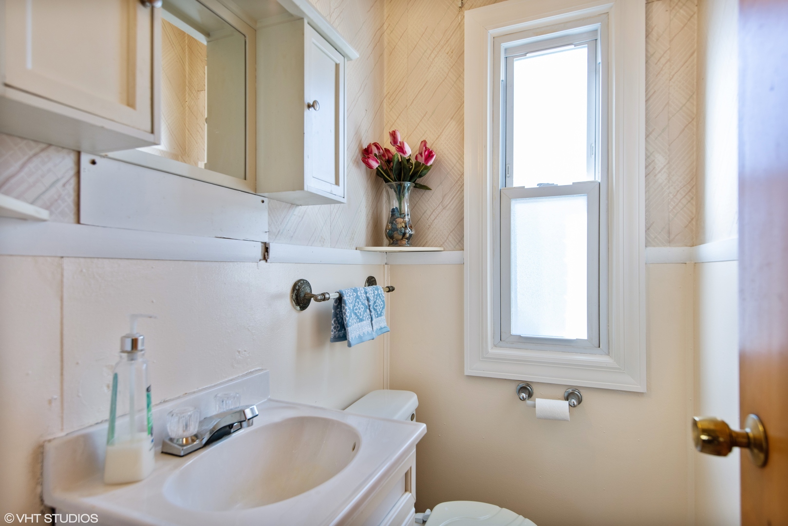 9509 Gross Point Road, Unit E Skokie, IL 60076 - Photo 10 of 14