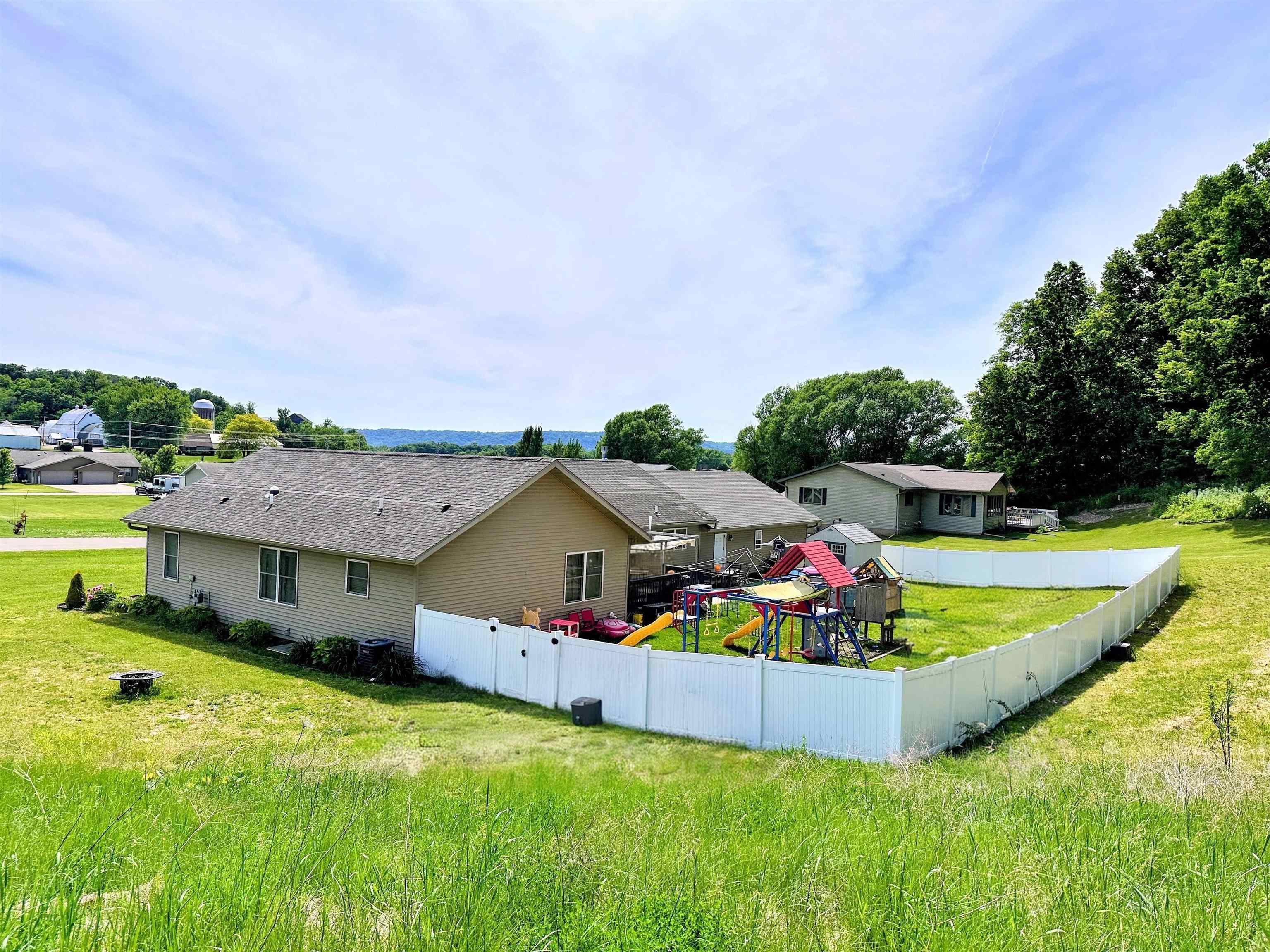 62144 Sugar Loaf Prairie du Chien, WI 53821 - Photo 2 of 28