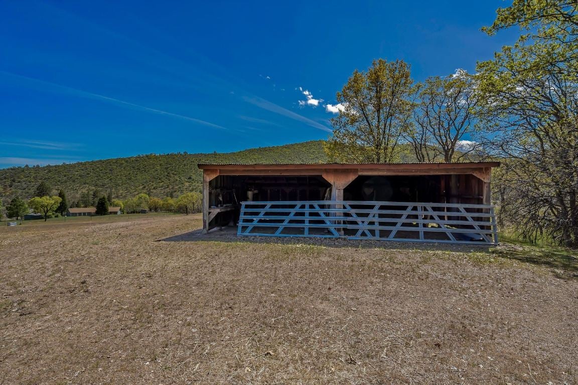 9121 Guys Gulch Road Yreka, CA 96097 - Photo 24 of 28 Gallery Image 24