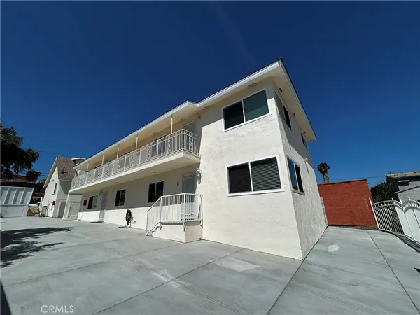 $2,850 | 2722 East Wall Street, Unit CD, Signal Hill, CA 90755