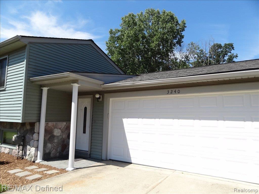 3240 Bathurst Avenue Rochester, MI 48309 - Photo 4 of 25 Bathurst 002