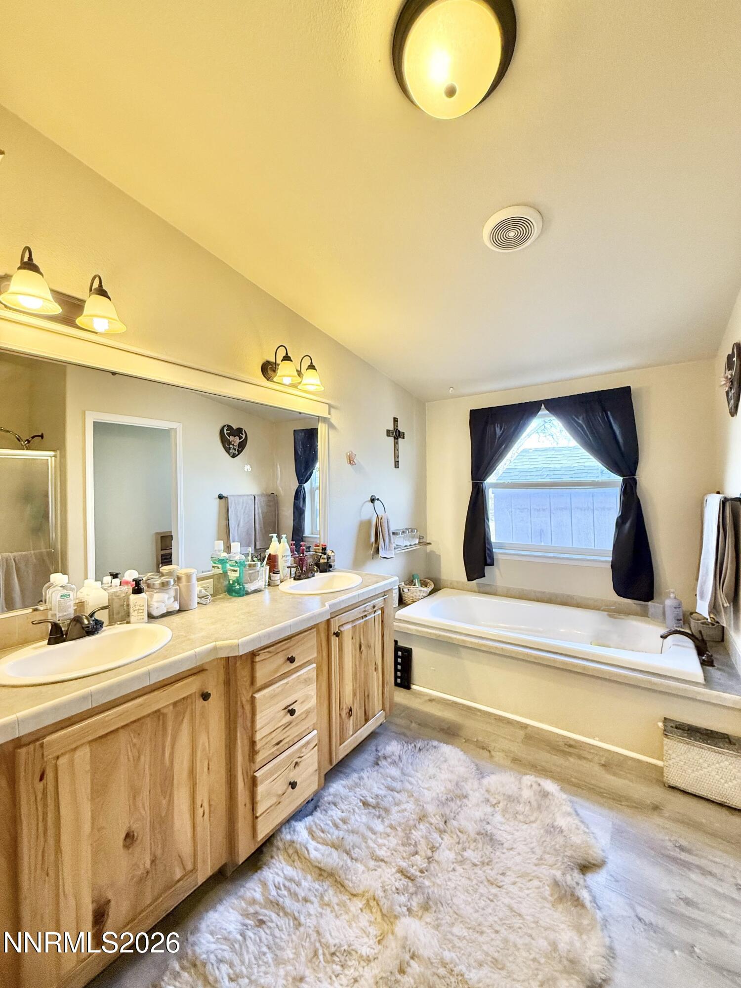 2160 East Horseshoe Road Battle Mountain, NV 89820 - Photo 35 of 41 2160 Horseshoe master bath