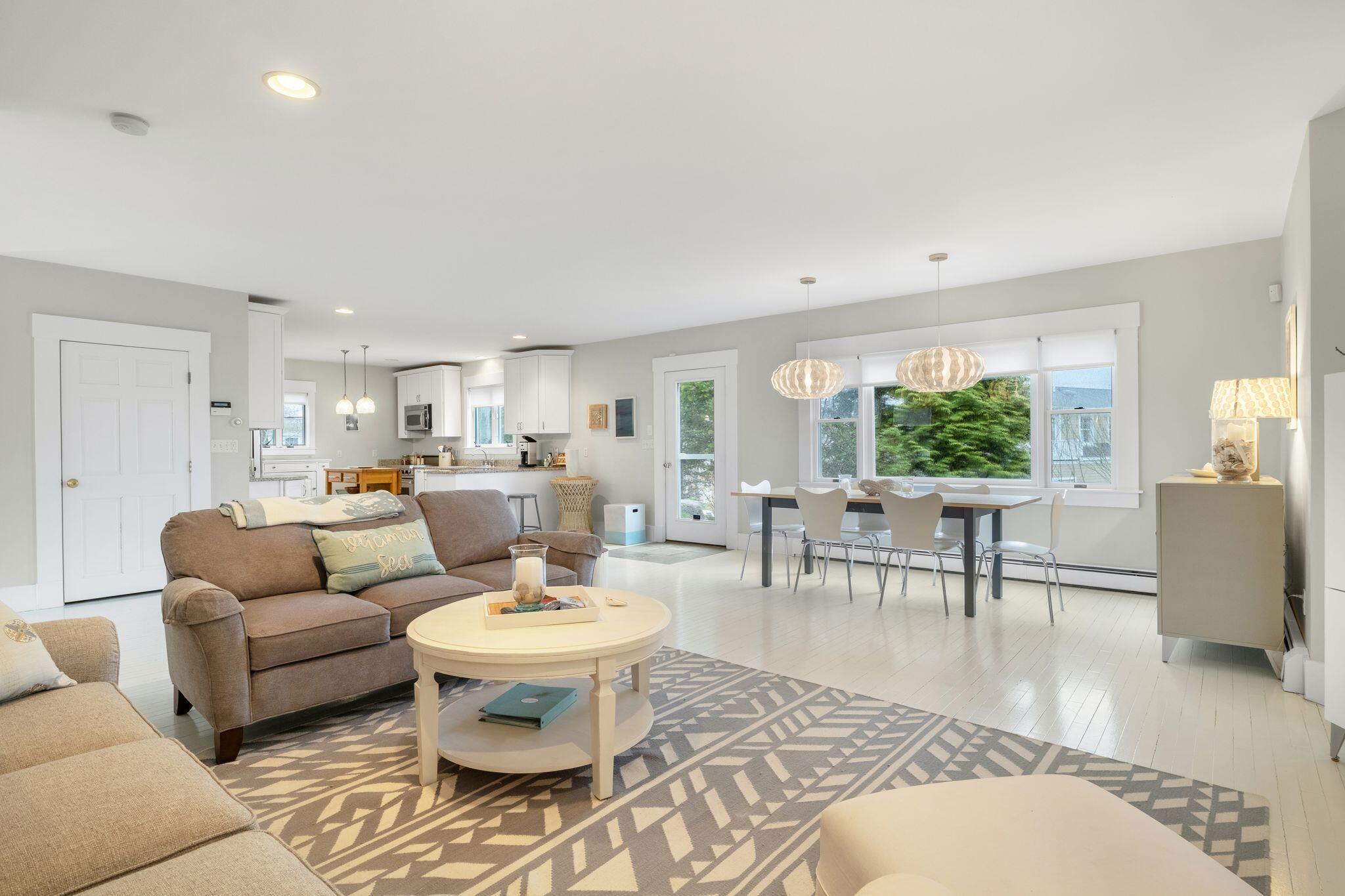4 Oak Street Kennebunk, ME 04043 - Photo 7 of 49 Great room