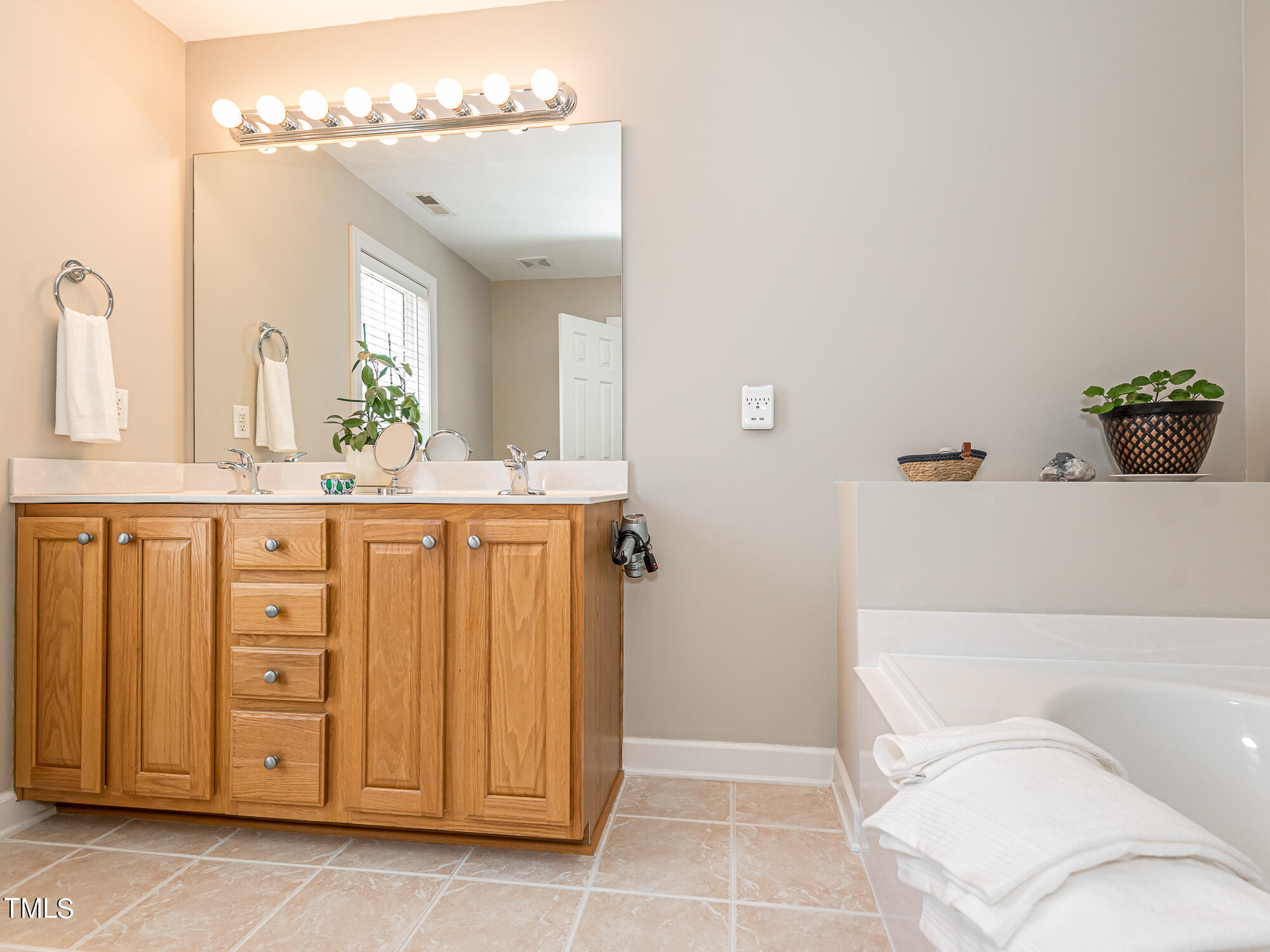 3080 Wren Road Creedmoor, NC 27522 - Photo 21 of 47 InTrust_Realty_Lee_3080_Wren-7766