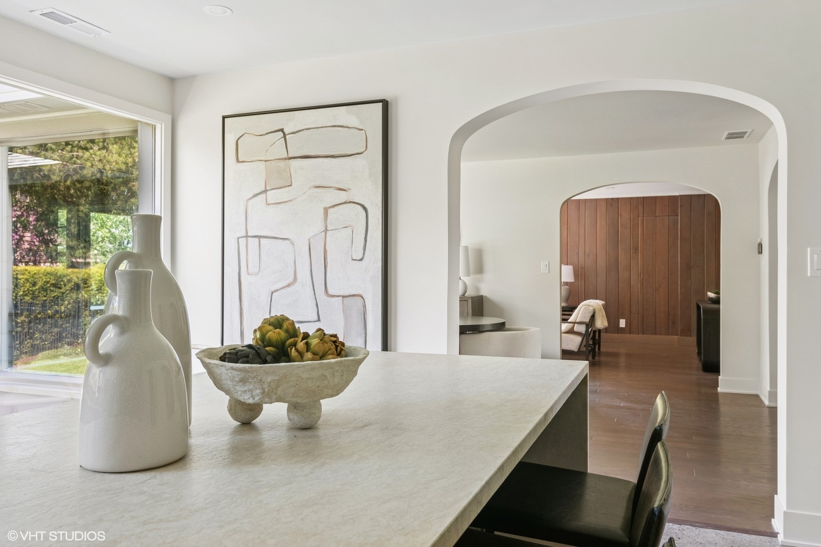 148 Geneva Road Glen Ellyn, IL 60137 - Photo 15 of 45 a dining room with furniture and a potted plant