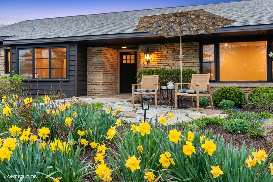 148 Geneva Road Glen Ellyn, IL 60137 - Photo 41 of 45 a view of a patio with table and chairs and potted plants