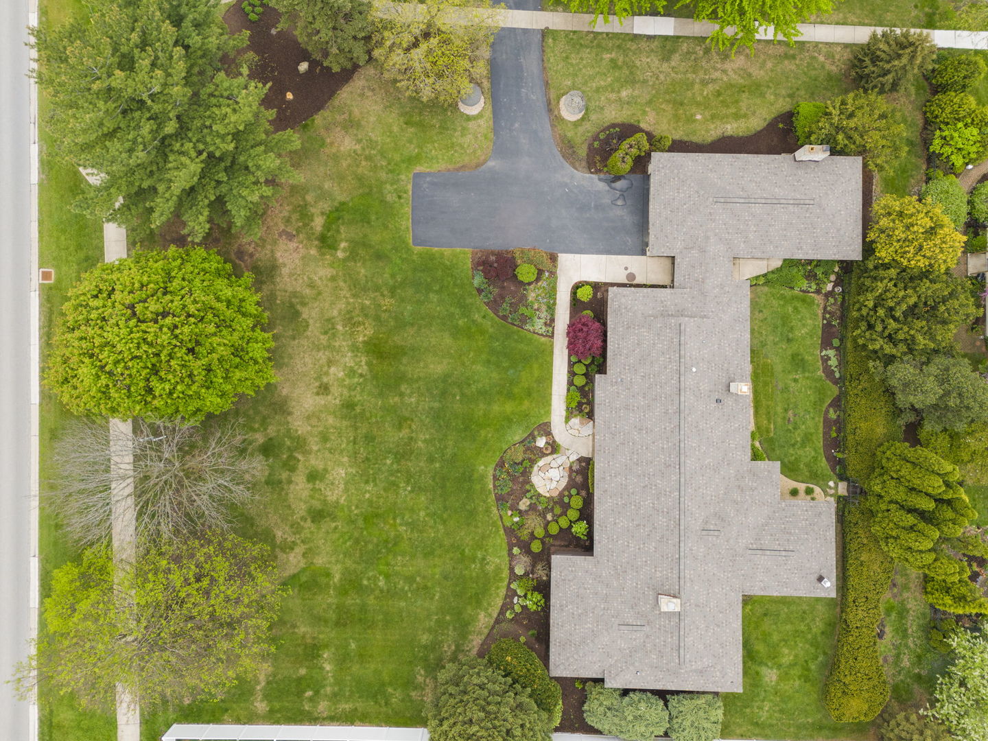148 Geneva Road Glen Ellyn, IL 60137 - Photo 43 of 45 an aerial view of a house with a yard basket ball court and outdoor seating