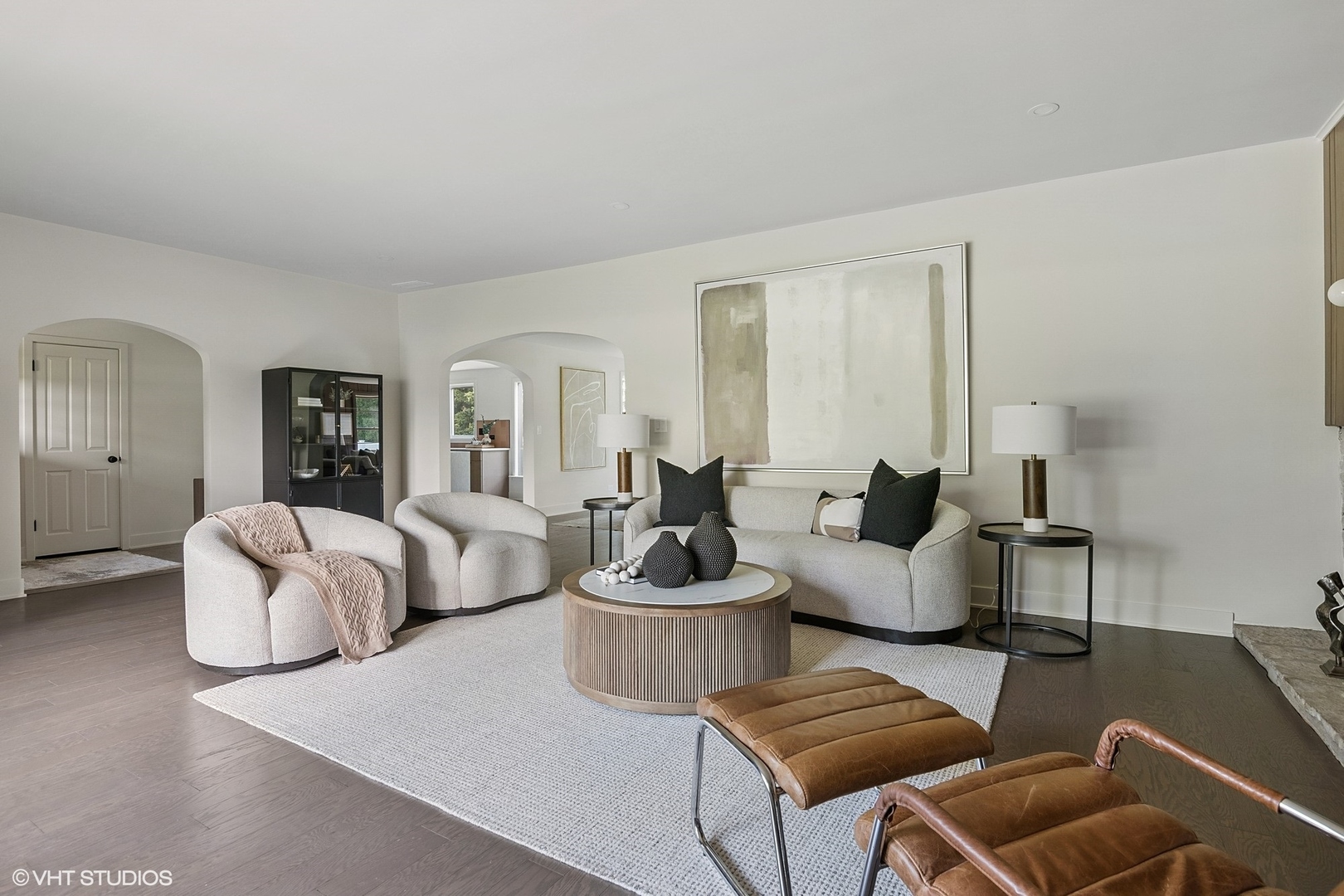 148 Geneva Road Glen Ellyn, IL 60137 - Photo 5 of 45 a living room with furniture and a couch