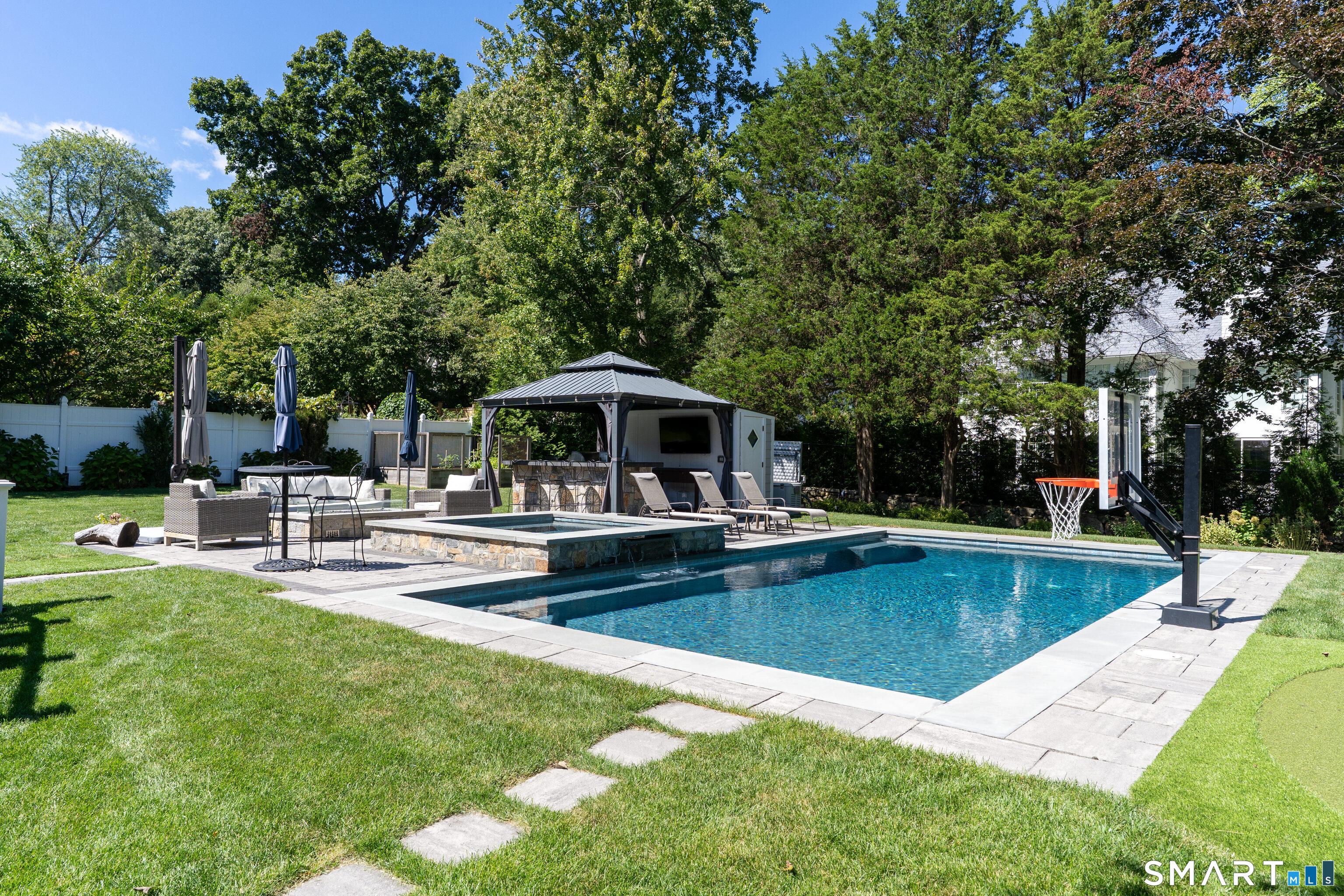 94 Field Crest Road New Canaan, CT 06840 - Photo 5 of 32 Gallery Image 5