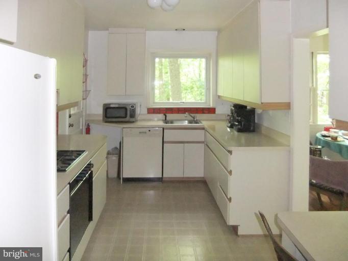 6306 Dahlonega Road Bethesda, MD 20816 - Photo 11 of 16 Kitchen