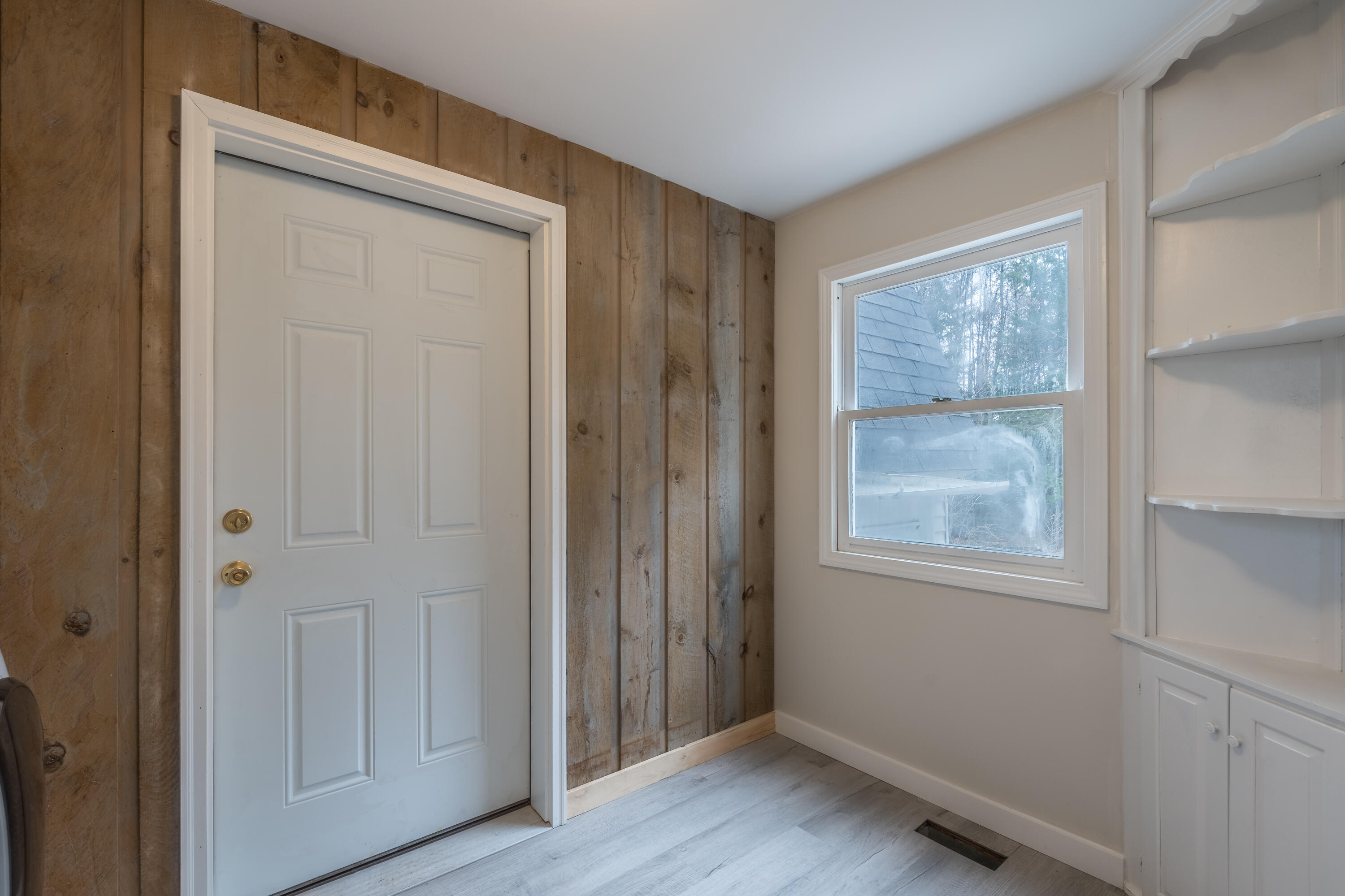 291 Empire Road Poland, ME 04274 - Photo 31 of 61 Laundry & Mudroom