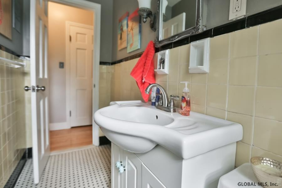 36 Spring Avenue Colonie, NY 12110 - Photo 23 of 61 Photo 23