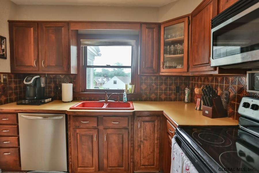 36 Spring Avenue Colonie, NY 12110 - Photo 25 of 61 Photo 25
