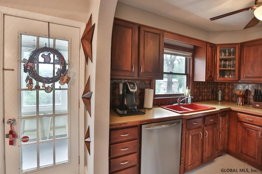 36 Spring Avenue Colonie, NY 12110 - Photo 26 of 61 Photo 26