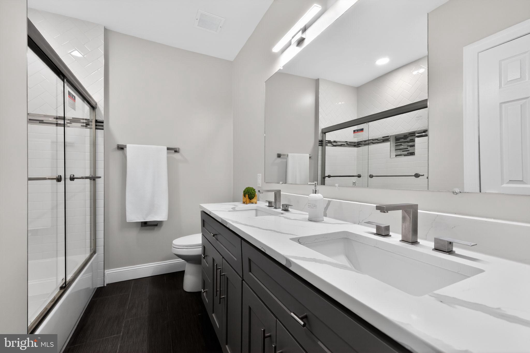 2303 St Albans Street Philadelphia, PA 19146 - Photo 21 of 51 2nd floor hall bathroom