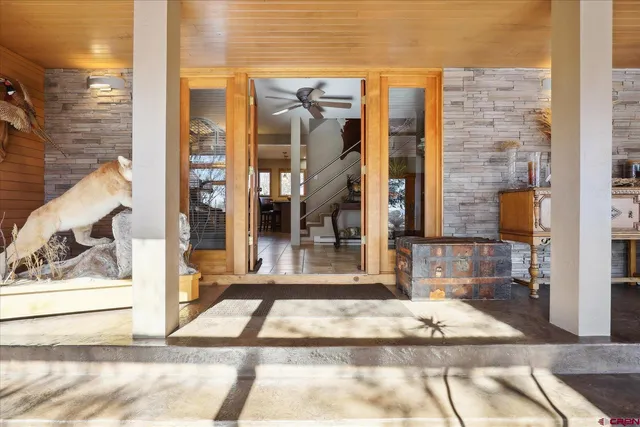 a view of entryway of a building