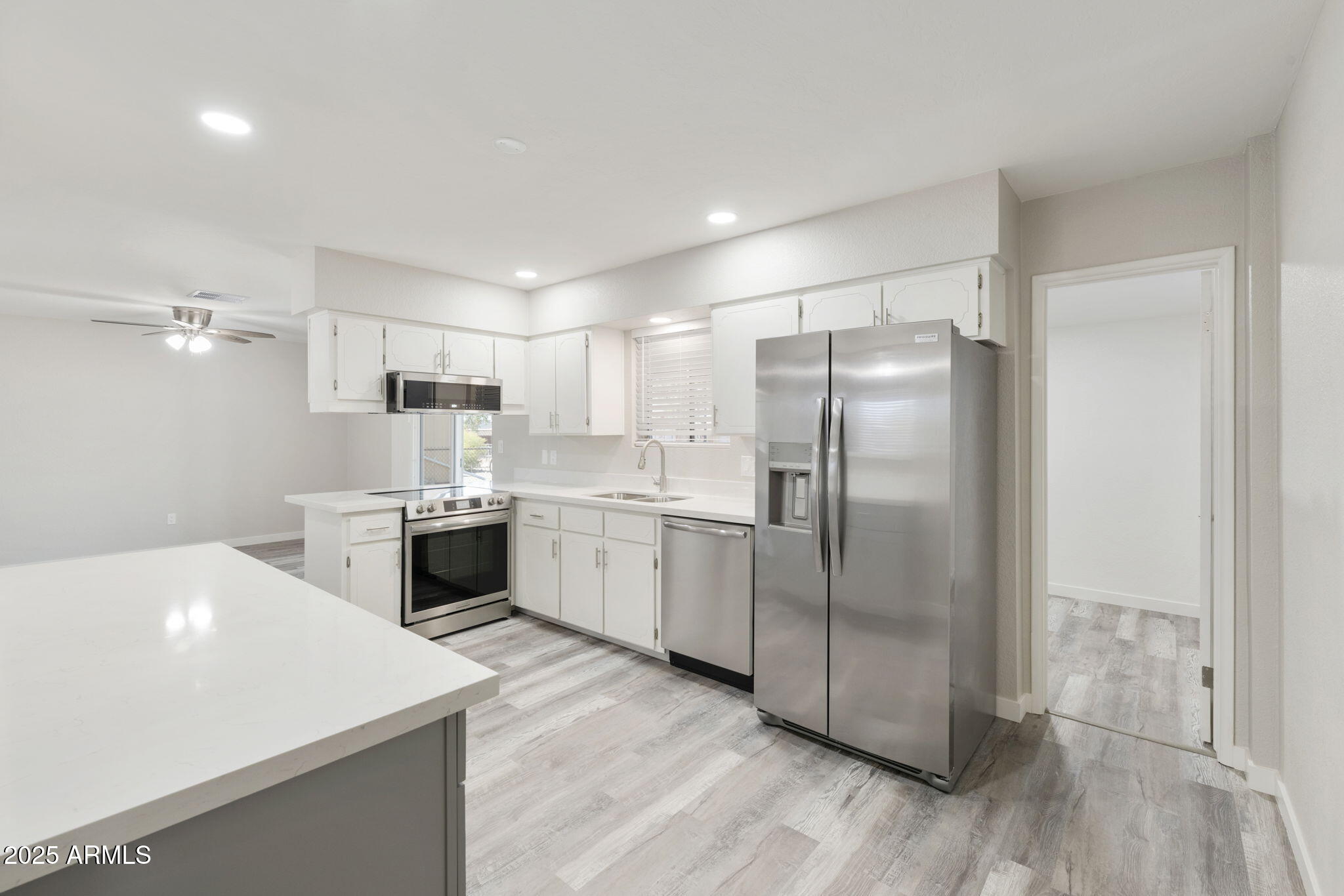 1346 South Main Drive Apache Junction, AZ 85120 - Photo 4 of 18 32-web-or-mls-dlb_6525-dlb_6529