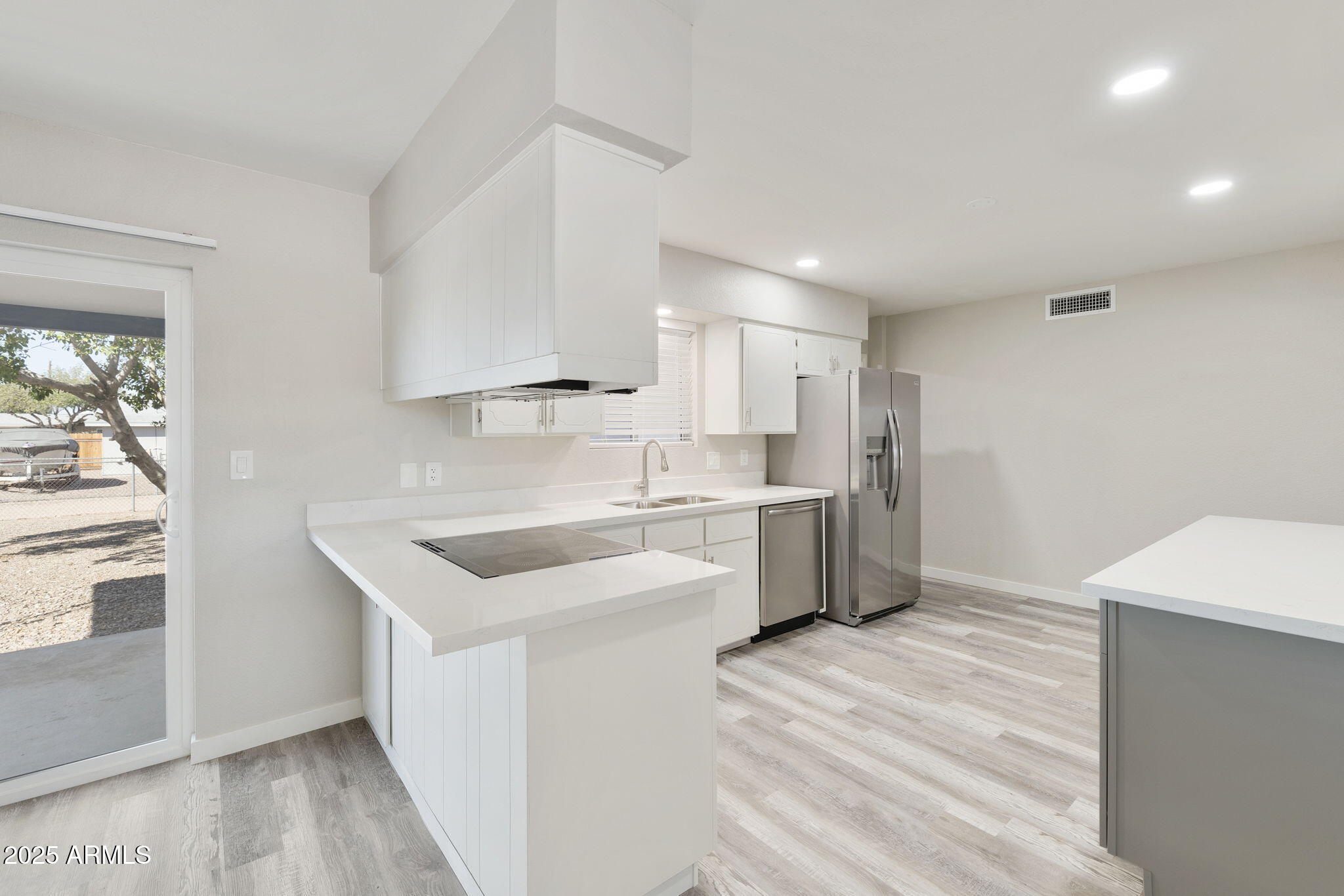 1346 South Main Drive Apache Junction, AZ 85120 - Photo 5 of 18 36-web-or-mls-dlb_6545-dlb_6549