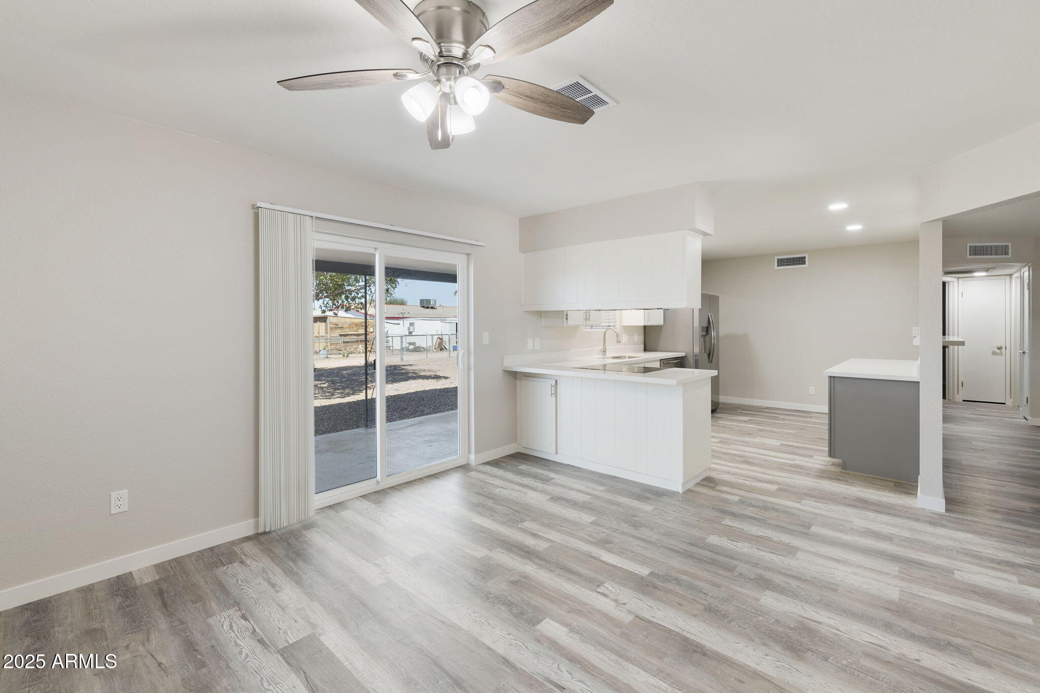 1346 South Main Drive Apache Junction, AZ 85120 - Photo 6 of 18 35-web-or-mls-dlb_6540-dlb_6544