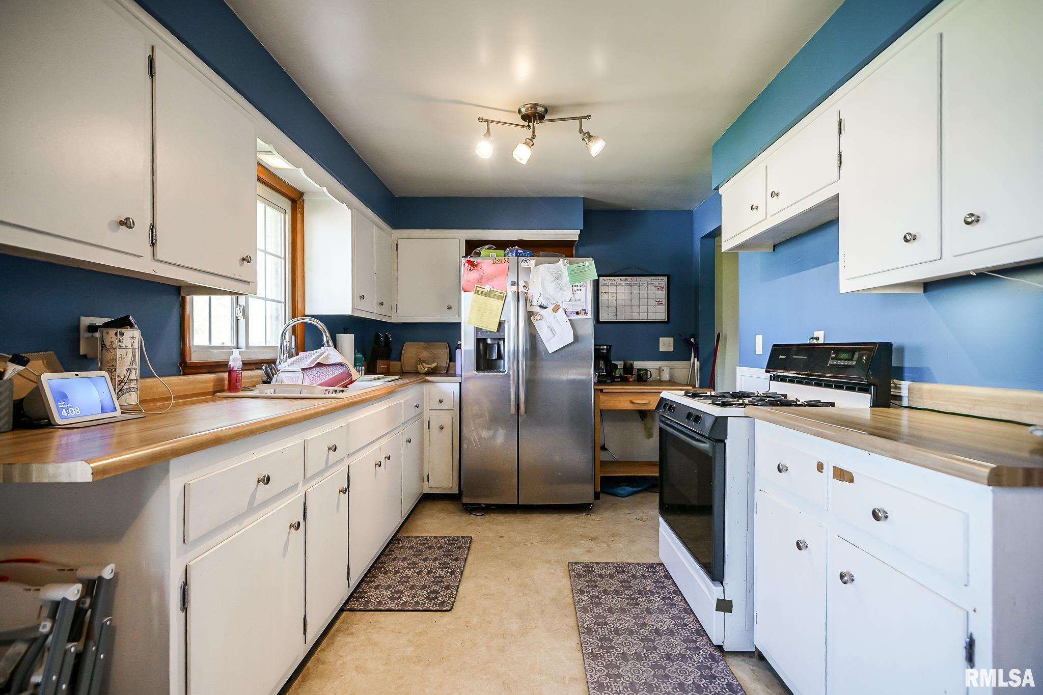 16114 North Admiral Road Chillicothe, IL 61523 - Photo 8 of 35