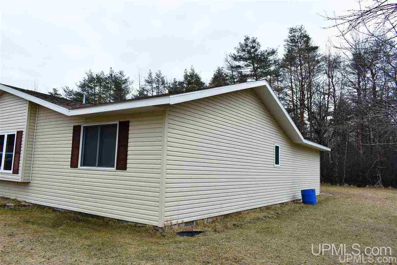4687 12th Road Escanaba, MI 49829 - Photo 2 of 28