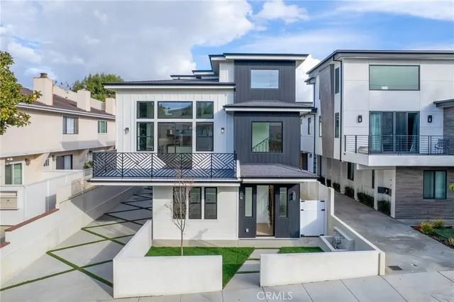 $2,479,000 | 110 South Irena Avenue, Unit A, Redondo Beach, CA 90277