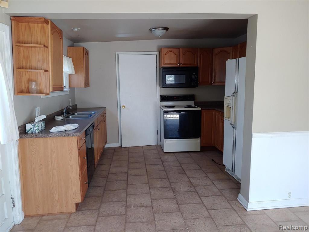 990 Baldwin Road Lapeer, MI 48446 - Photo 4 of 17 Gallery Image 4