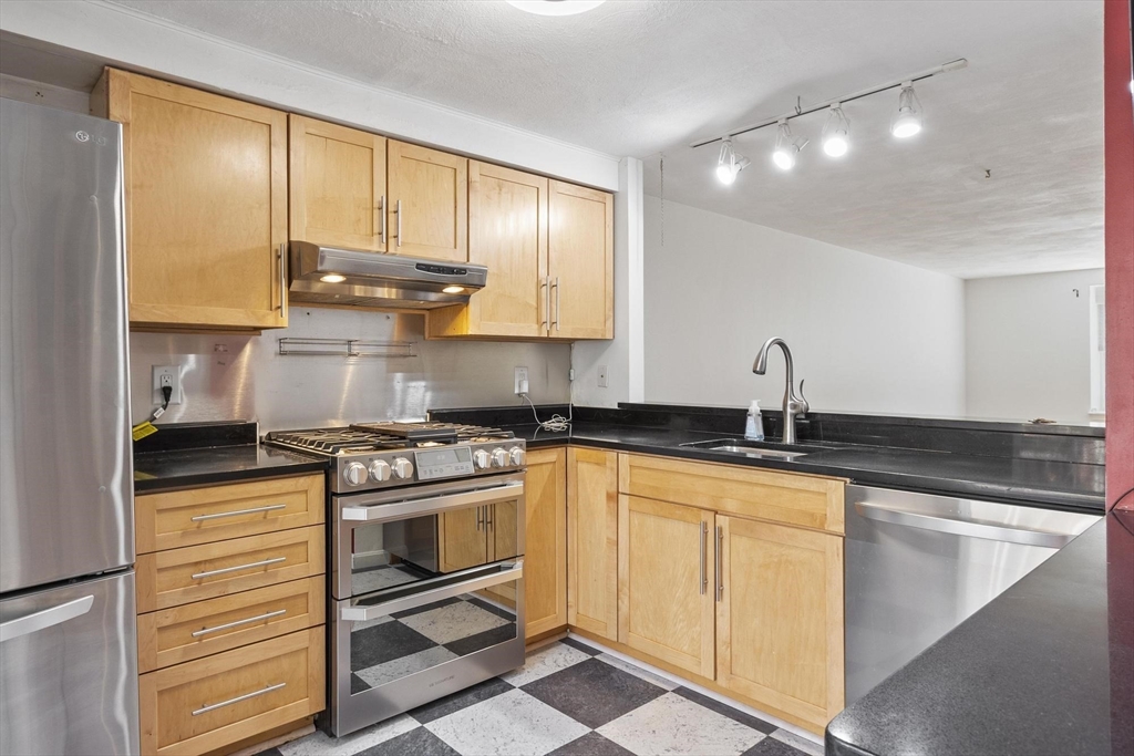 111 Brigham Street, Unit 11B Hudson, MA 01749 - Photo 2 of 34