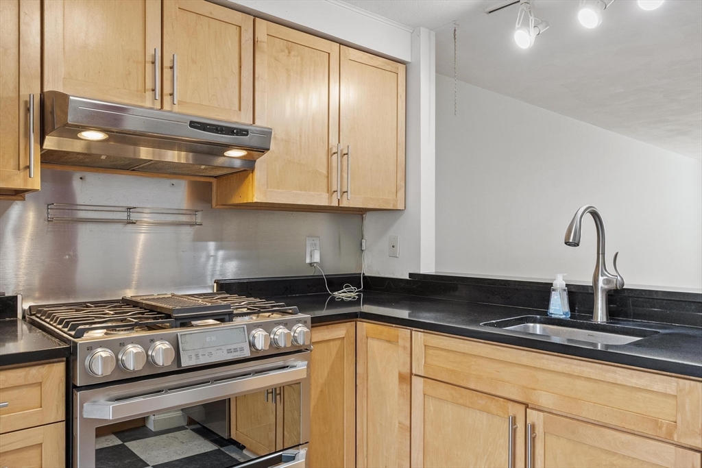 111 Brigham Street, Unit 11B Hudson, MA 01749 - Photo 8 of 34