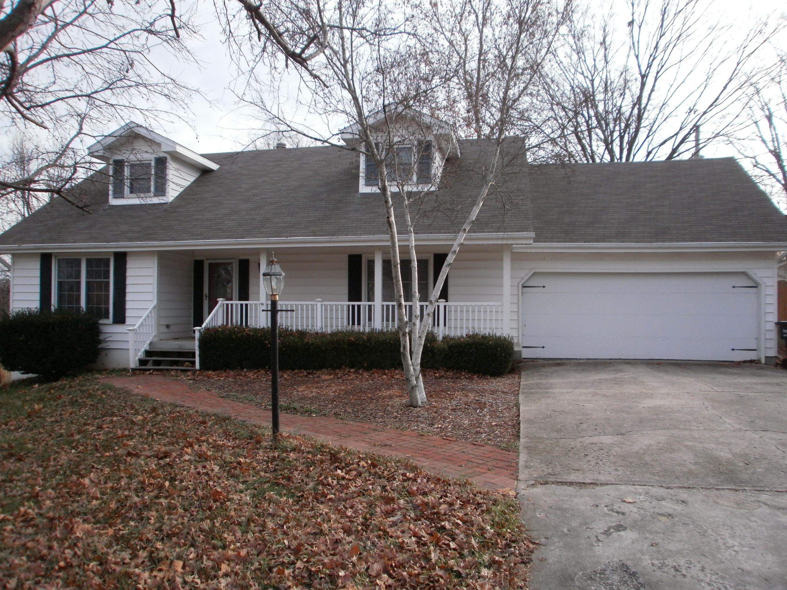 504 East Cardinal Street Springfield, MO 65810 - Photo 1 of 1 P1010016