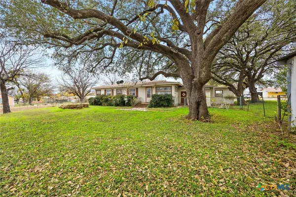 $190,000 | 1002 West Woodlawn Street, San Saba, TX 76877