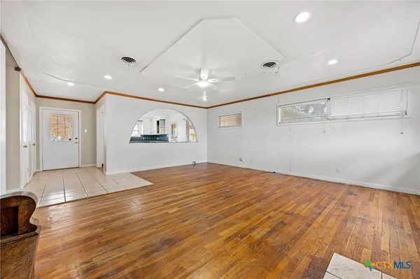 $190,000 | 1002 West Woodlawn Street, San Saba, TX 76877
