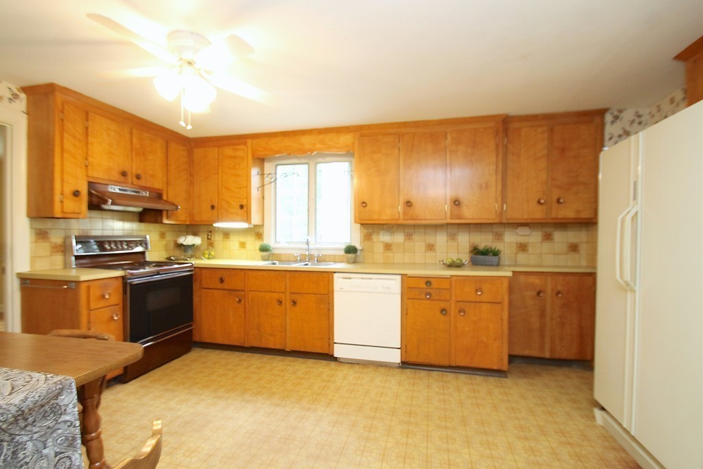32 Maple Ridge Road Reading, MA 01867 - Photo 13 of 30