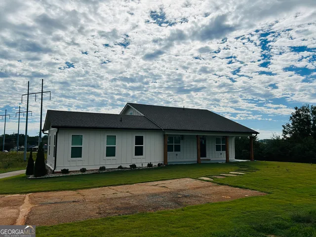 $2,600 | 425 Smokey Road, Newnan, GA 30263