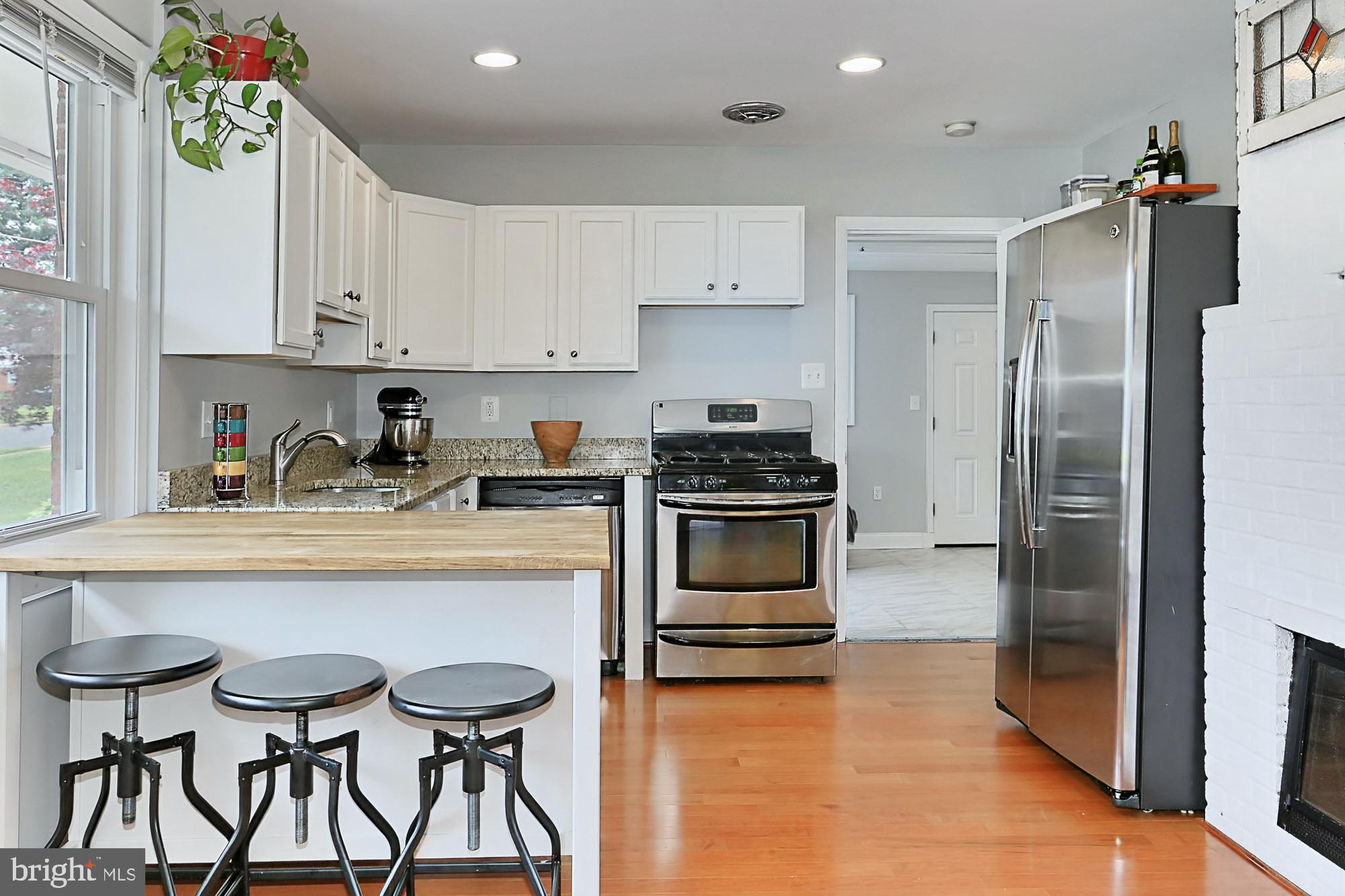 7410 Gresham Street Springfield, VA 22151 - Photo 5 of 28 Eat in breakfast bar