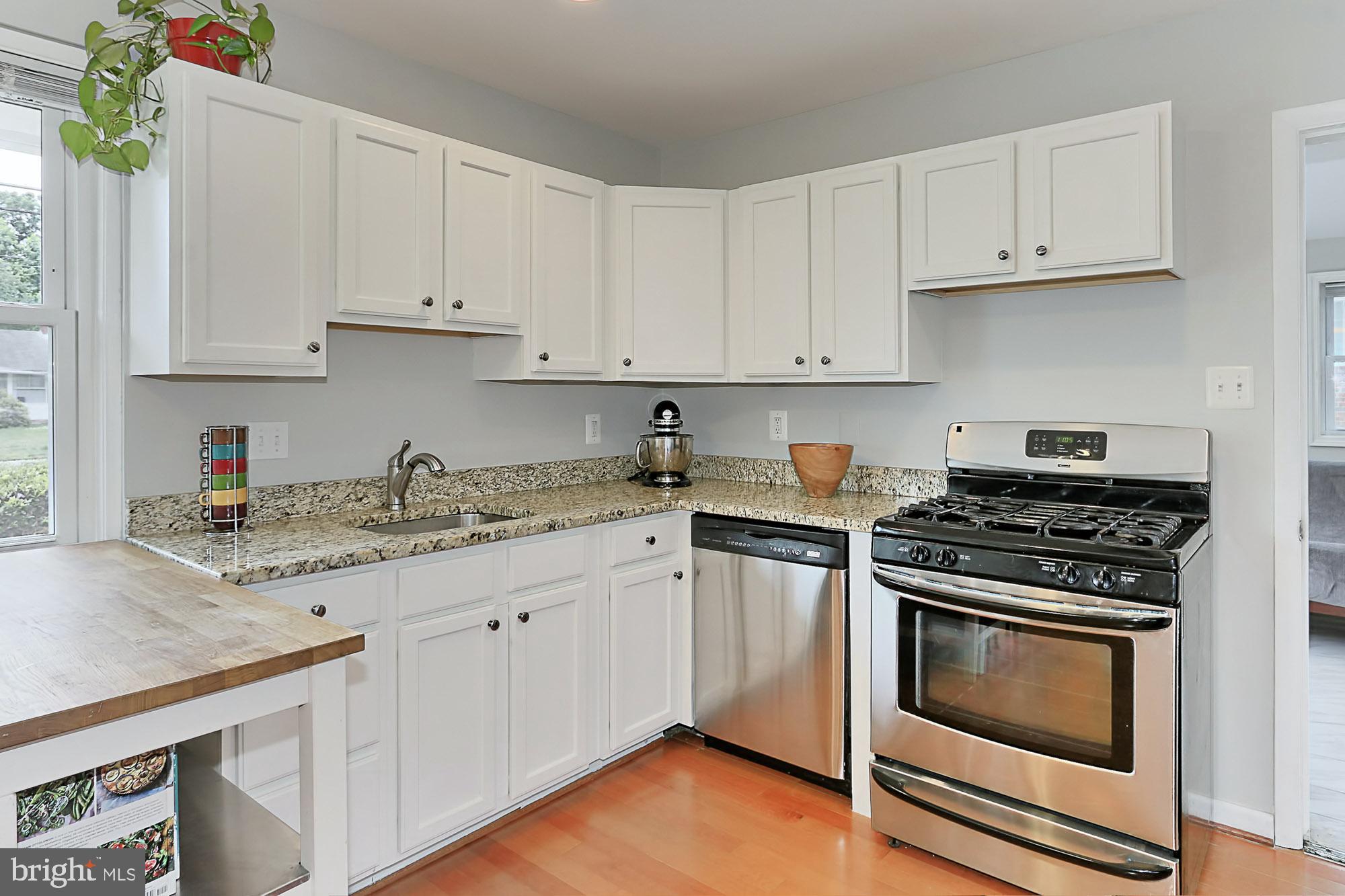 7410 Gresham Street Springfield, VA 22151 - Photo 7 of 28 Granite countertops