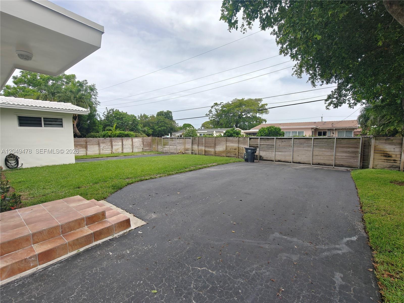 3410 Cleveland Street Hollywood, FL 33021 - Photo 5 of 24