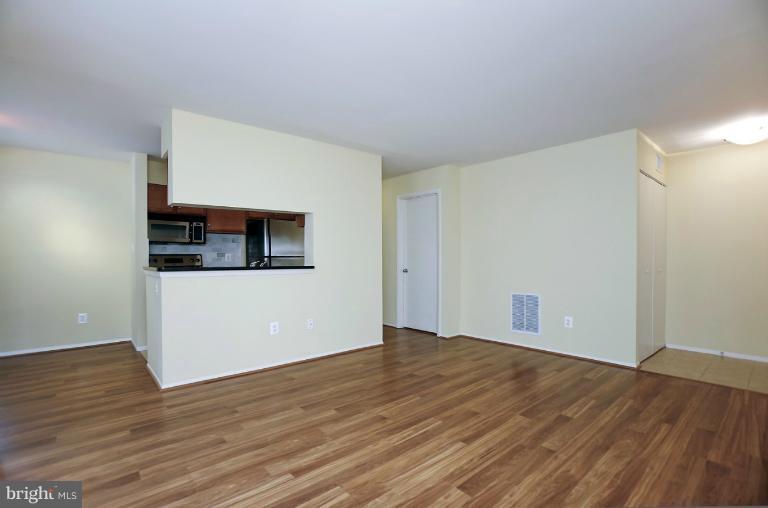 1785 Jonathan Way, Unit 1785A Reston, VA 20190 - Photo 11 of 23 Living Room
