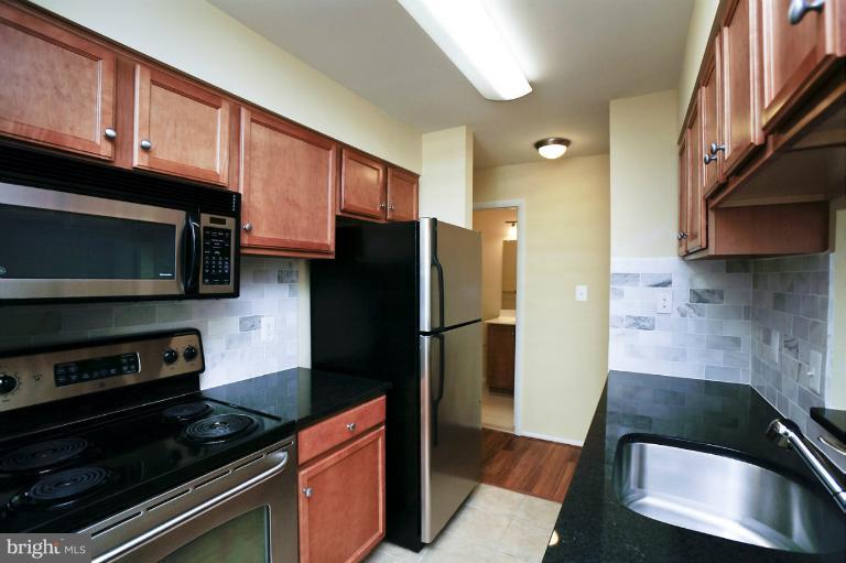 1785 Jonathan Way, Unit 1785A Reston, VA 20190 - Photo 15 of 23 Kitchen