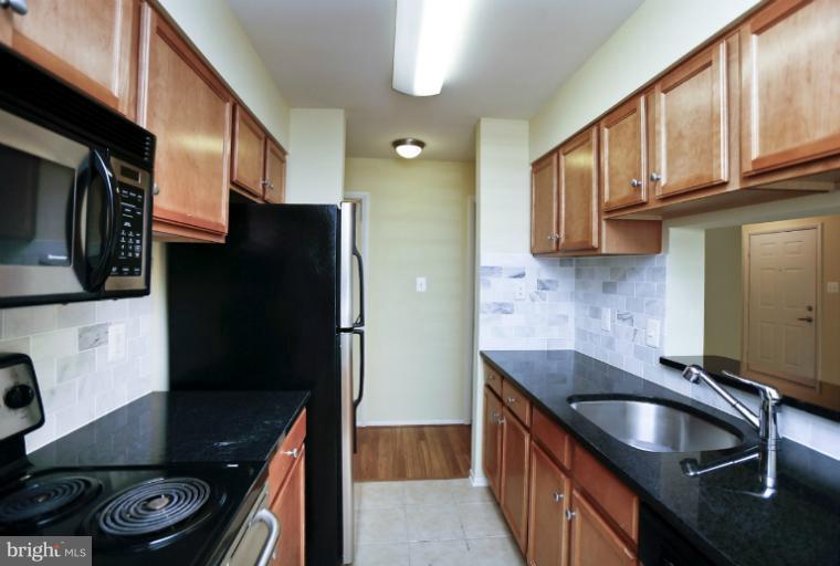 1785 Jonathan Way, Unit 1785A Reston, VA 20190 - Photo 20 of 23 Kitchen