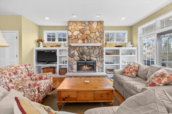 $1,299,000 | 2 Lincoln Parkway, Williams Bay, WI 53191