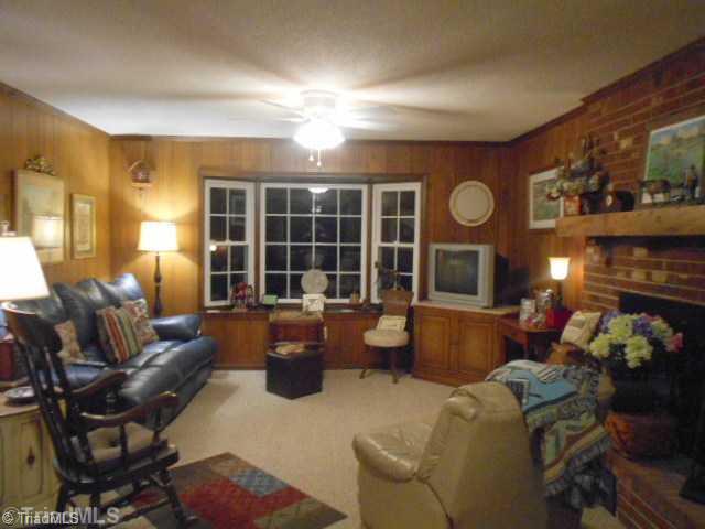 1806 Jerusalem Road Lexington, NC 27292 - Photo 4 of 16 Den/Family/Great Room.