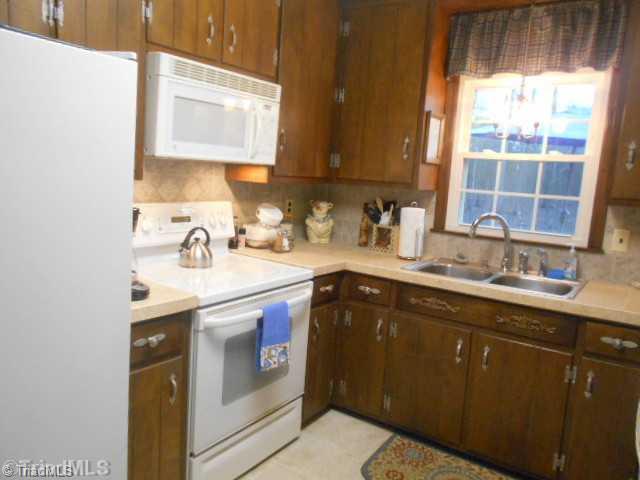 1806 Jerusalem Road Lexington, NC 27292 - Photo 5 of 16 Kitchen.