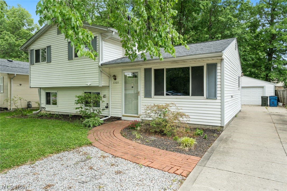 5505 Lear Nagle Road North Ridgeville, OH 44039 - Photo 4 of 34