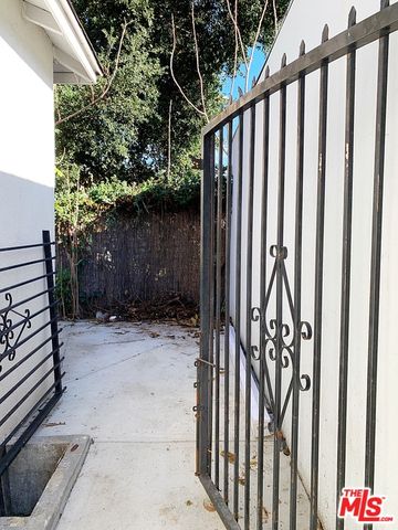 $2,995 | 996 North Los Robles Avenue, Pasadena, CA 91104